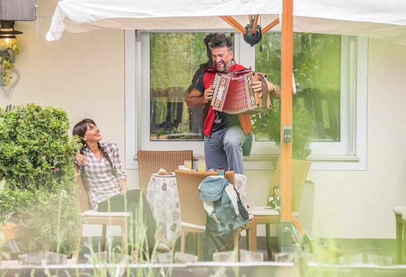 בית מלון כפרי Vitaurina Royal