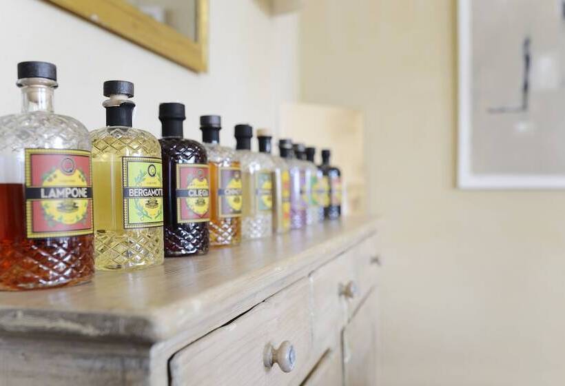 Relais Rossar Boutique Hotel Garda & Hills