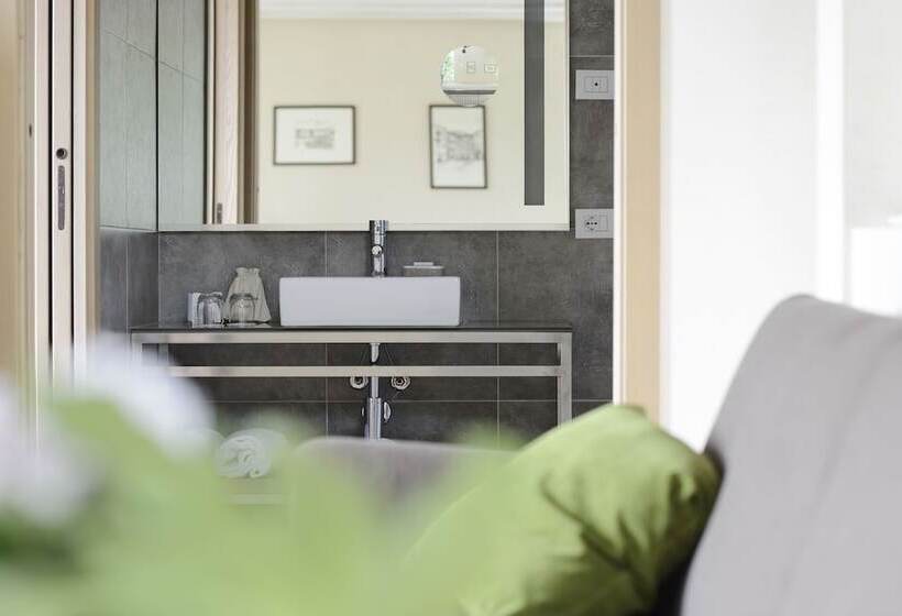 Relais Rossar Boutique Hotel Garda & Hills