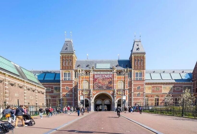 Amsterdam Hostel Uptown