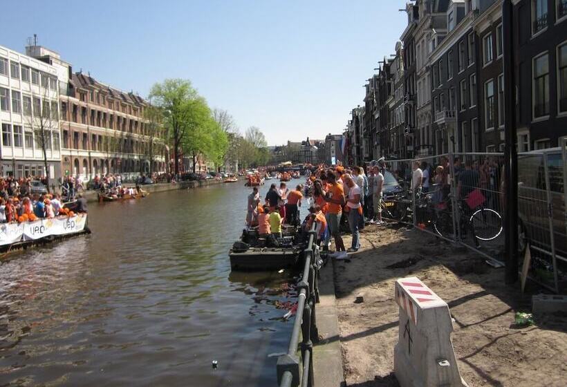 Amsterdam Hostel Uptown