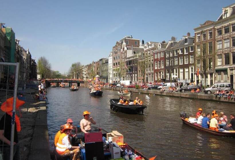 Amsterdam Hostel Uptown