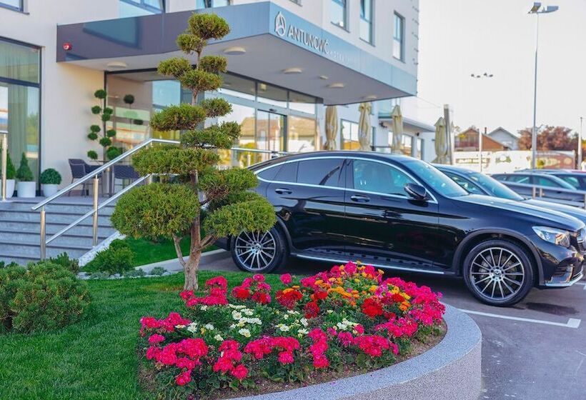 Antunović Hotel East