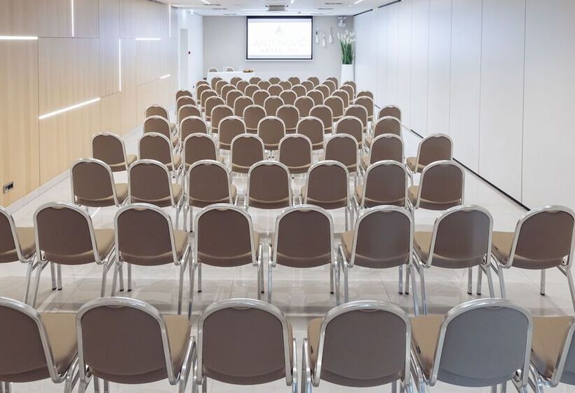 Antunović Hotel East