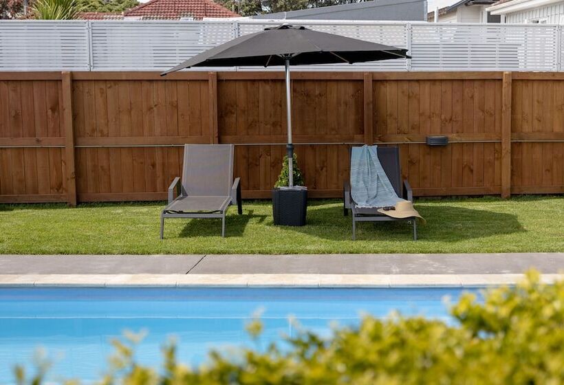 Cobblestone Court Motel Wenzel Motels