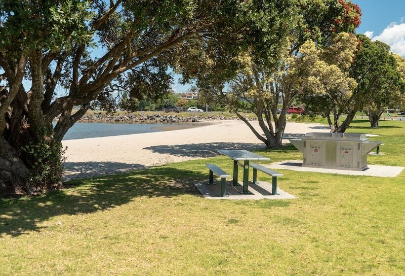 Cobblestone Court Motel Wenzel Motels