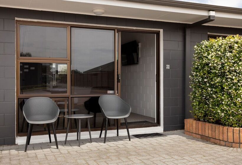 Cobblestone Court Motel Wenzel Motels