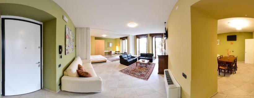 Отель All' Orologio