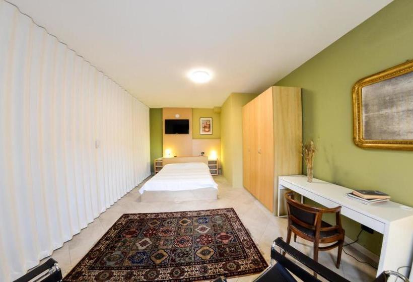 Отель All' Orologio