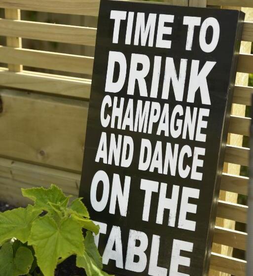 هتل Anchor Down Bed & Breakfast