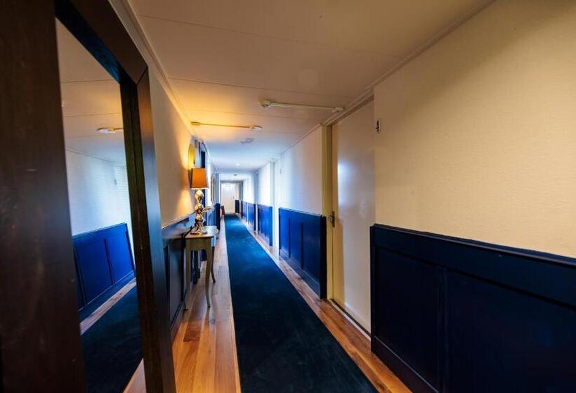 Отель Auberge Nassau