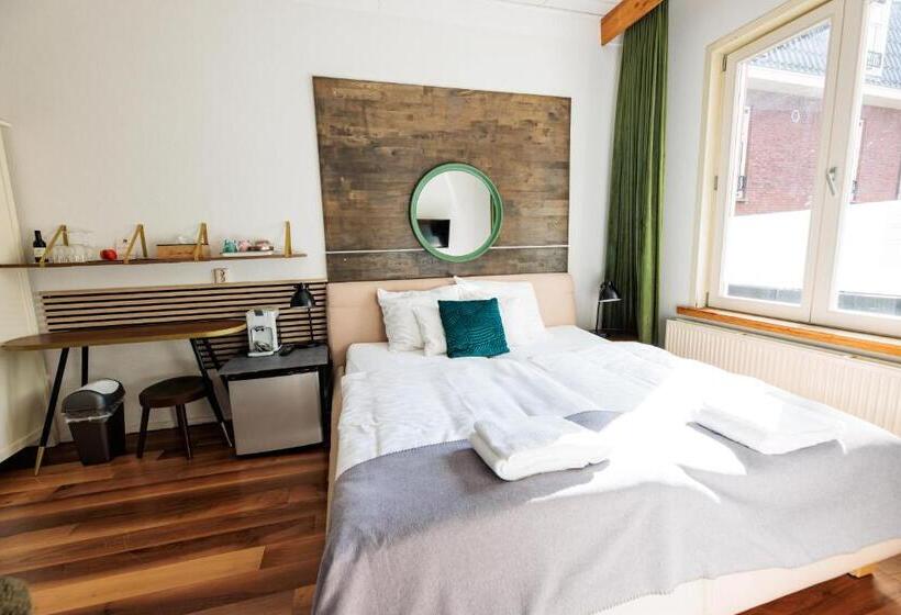 Отель Auberge Nassau