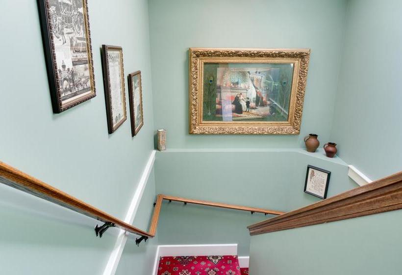 酒店 Elevate Rooms Calgary Westways Guest House