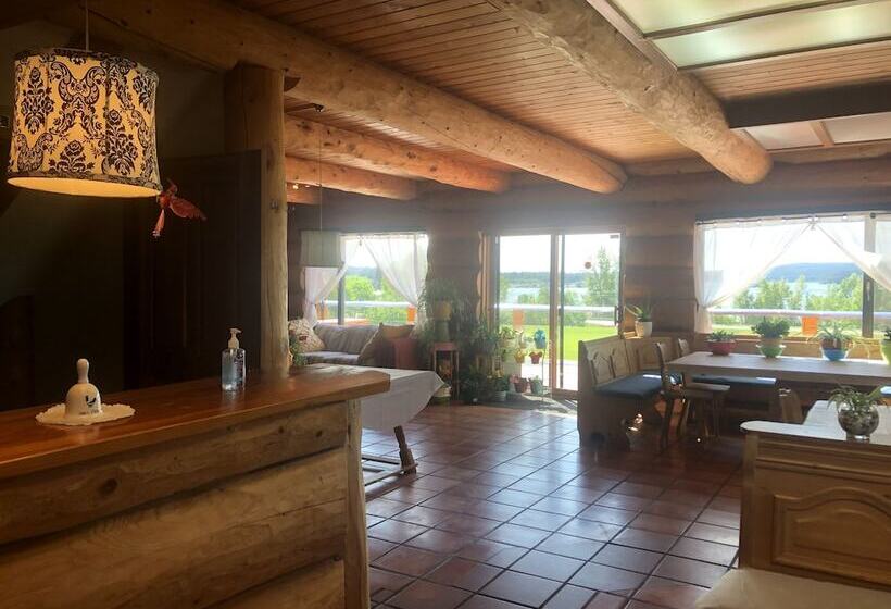 בית מלון כפרי Cariboo Log Guest House