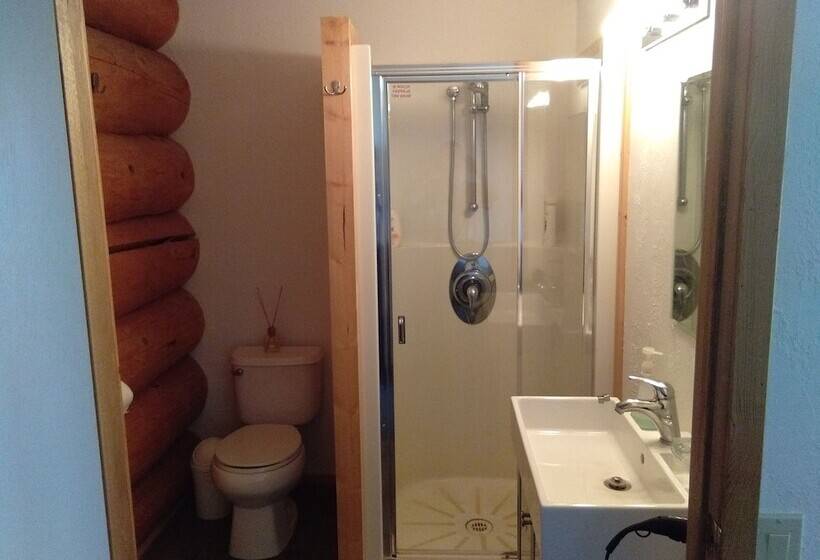 בית מלון כפרי Cariboo Log Guest House