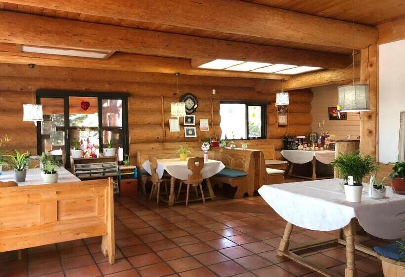 בית מלון כפרי Cariboo Log Guest House