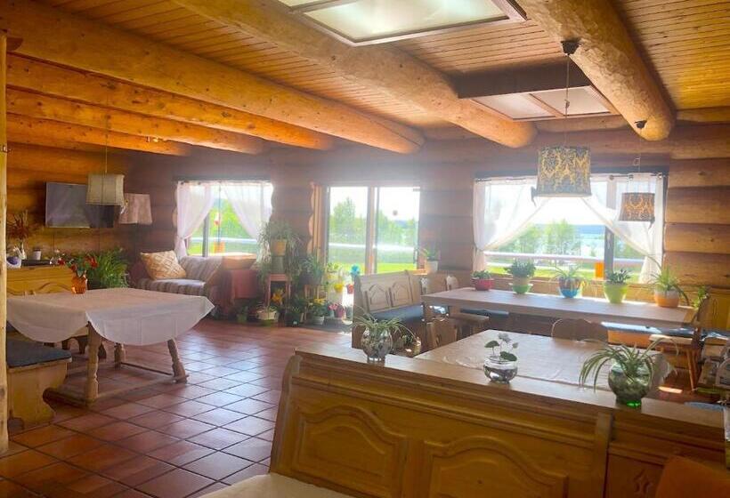 בית מלון כפרי Cariboo Log Guest House