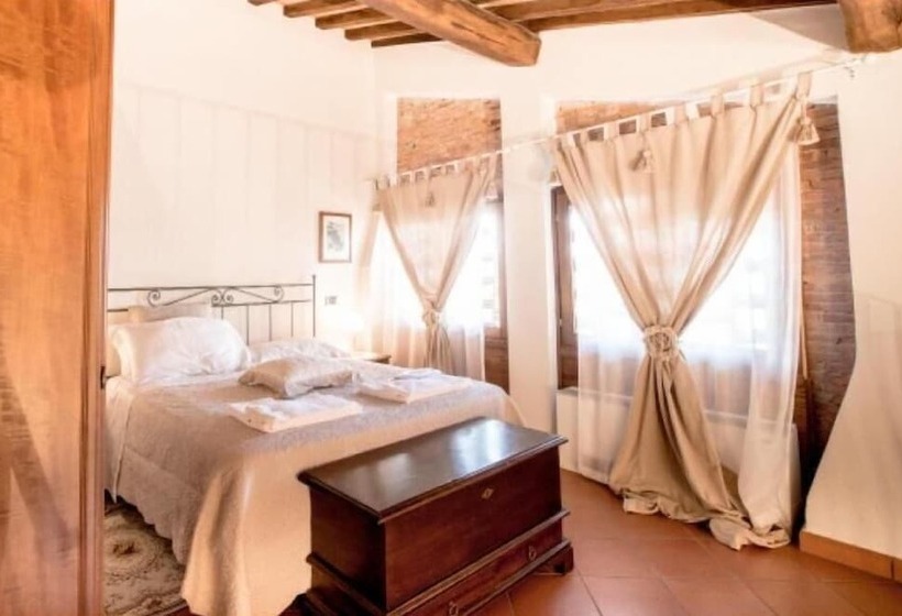 فندق Casale Podernovo