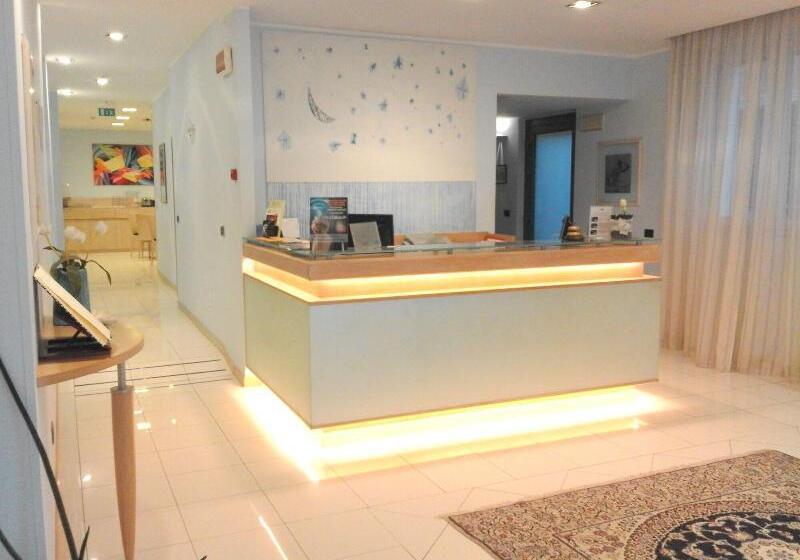 Отель Chiaraluna