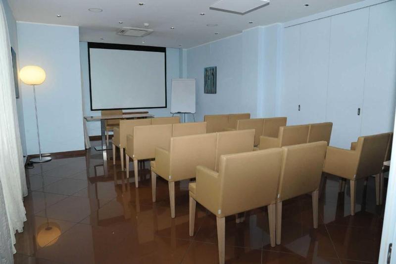 Отель Chiaraluna