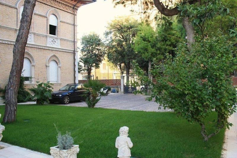 Отель Chiaraluna