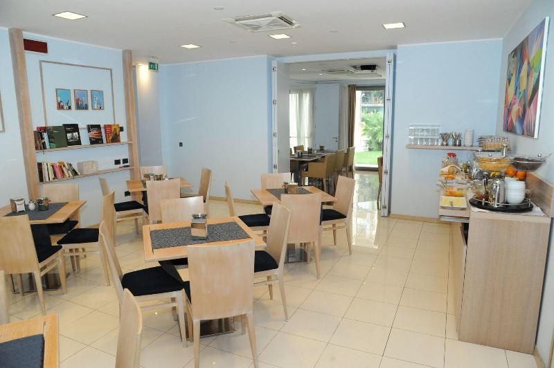 Отель Chiaraluna