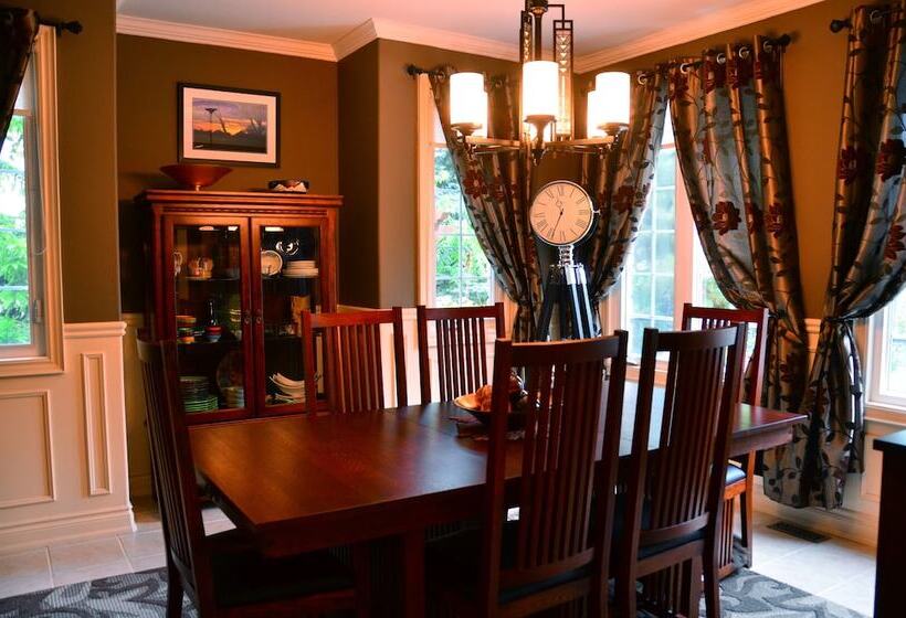 هتل Explorer House Bed & Breakfast