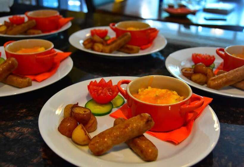 هتل Explorer House Bed & Breakfast