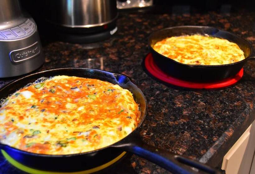 هتل Explorer House Bed & Breakfast