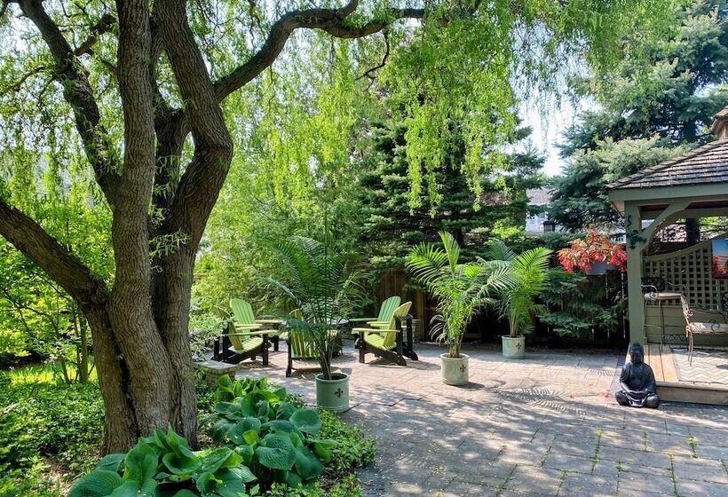 ホテル Explorer House Bed & Breakfast