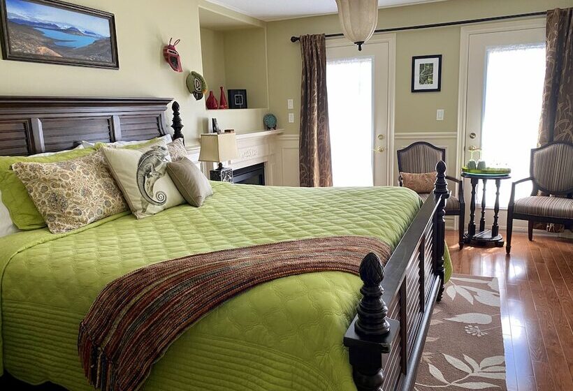 ホテル Explorer House Bed & Breakfast