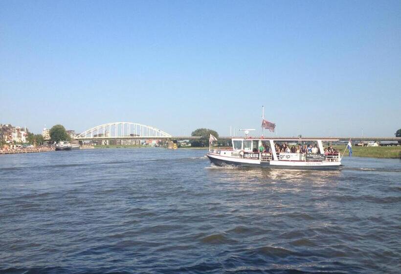酒店 Hanzestadslogement De Leeuw, In Het Centrum, Met Een Binnenplaats, Kamers Met Badkamer En Toilet En