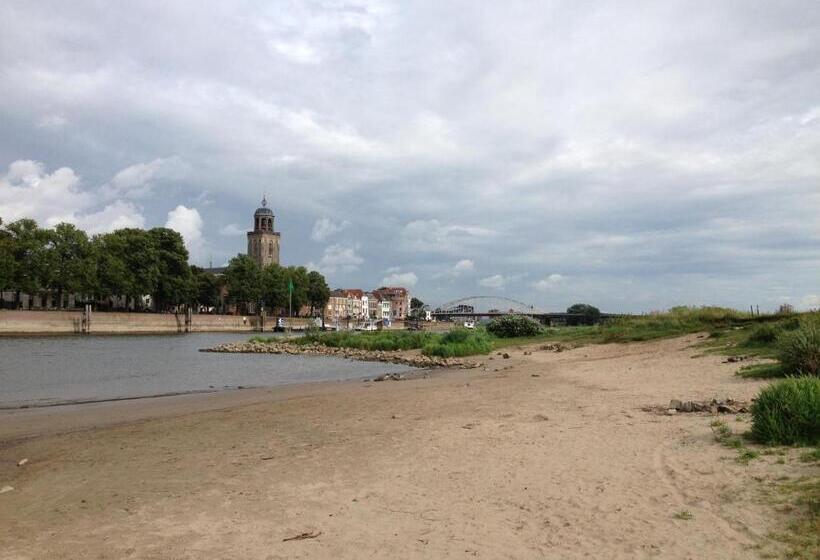 酒店 Hanzestadslogement De Leeuw, In Het Centrum, Met Een Binnenplaats, Kamers Met Badkamer En Toilet En
