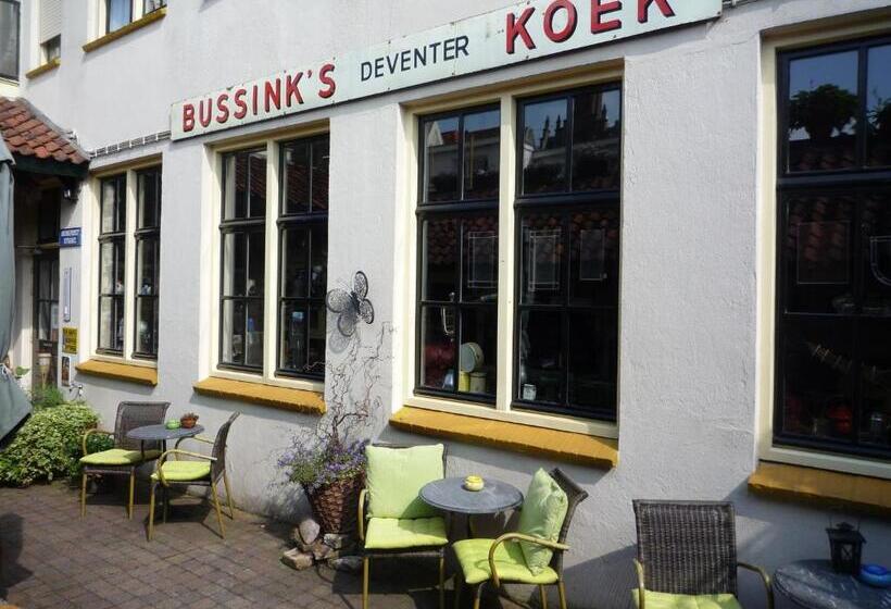 酒店 Hanzestadslogement De Leeuw, In Het Centrum, Met Een Binnenplaats, Kamers Met Badkamer En Toilet En