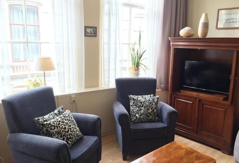 酒店 Hanzestadslogement De Leeuw, In Het Centrum, Met Een Binnenplaats, Kamers Met Badkamer En Toilet En