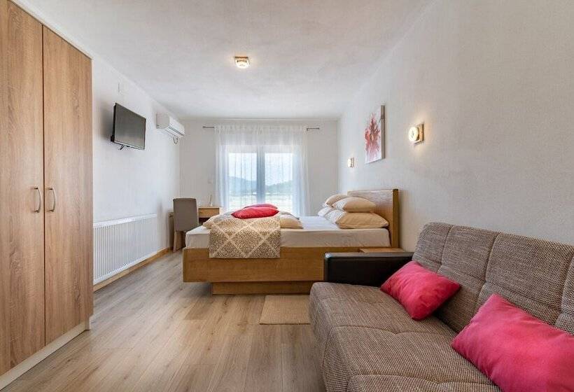 בית מלון כפרי House Delic