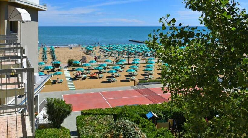 ホテル Janeiro Frontemare