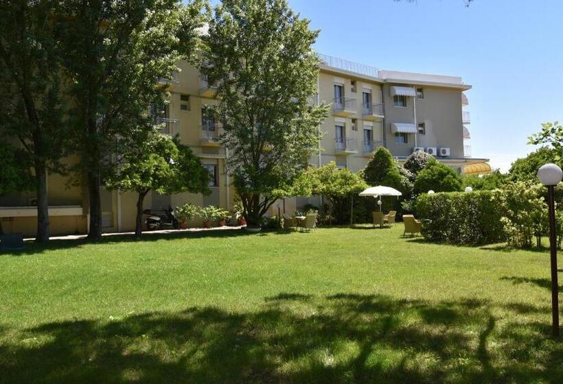 ホテル Janeiro Frontemare