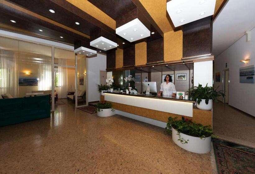 ホテル Janeiro Frontemare