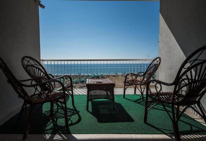 ホテル Janeiro Frontemare