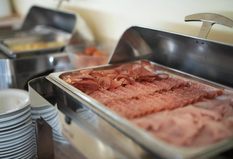 ホテル Janeiro Frontemare