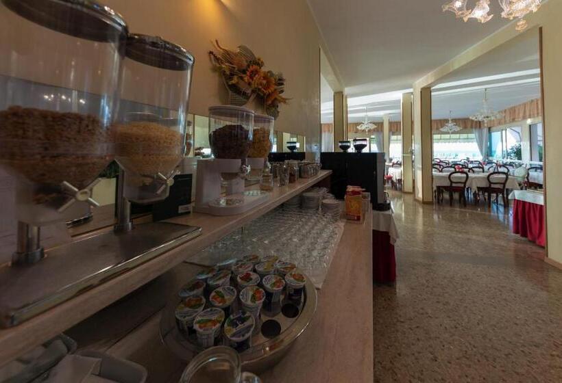 ホテル Janeiro Frontemare