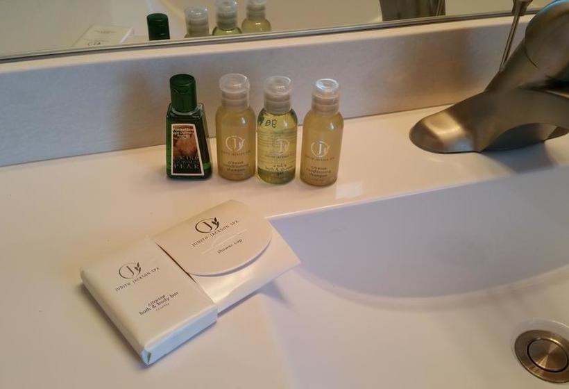 Отель John S Gate Gourmet B&b