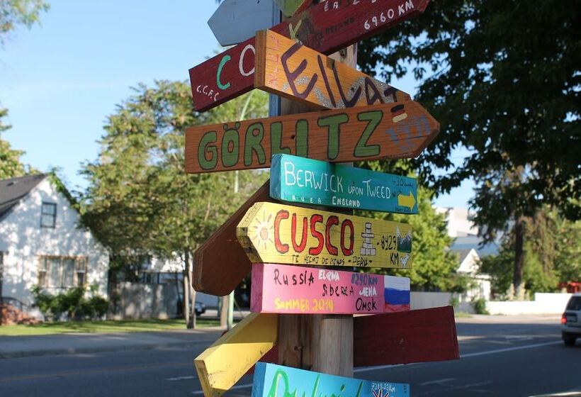 Отель Kelowna International Hostel