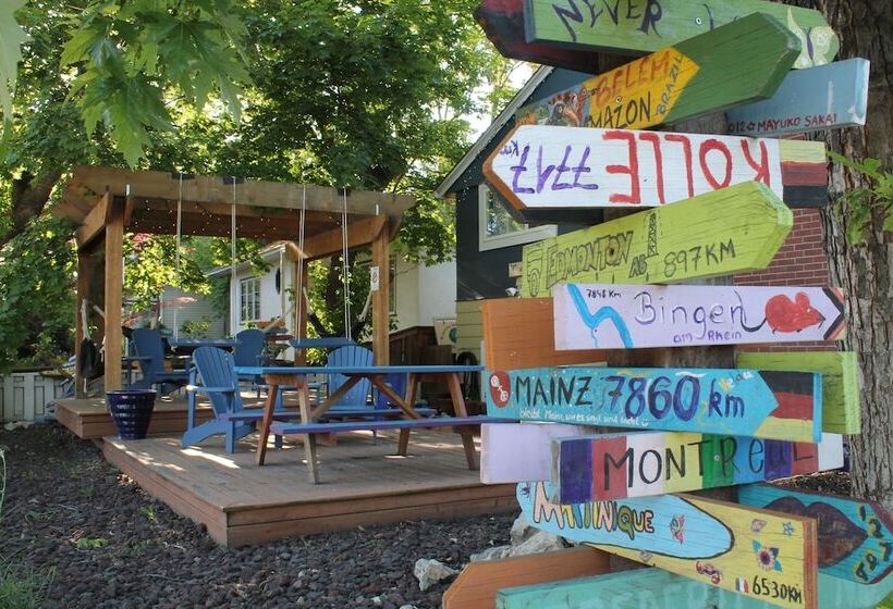 Отель Kelowna International Hostel