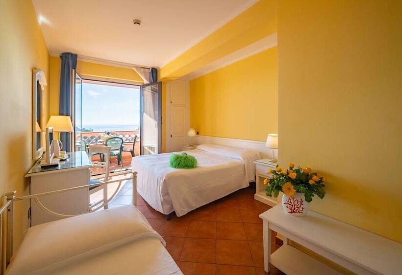 هتل Mendolia Beach