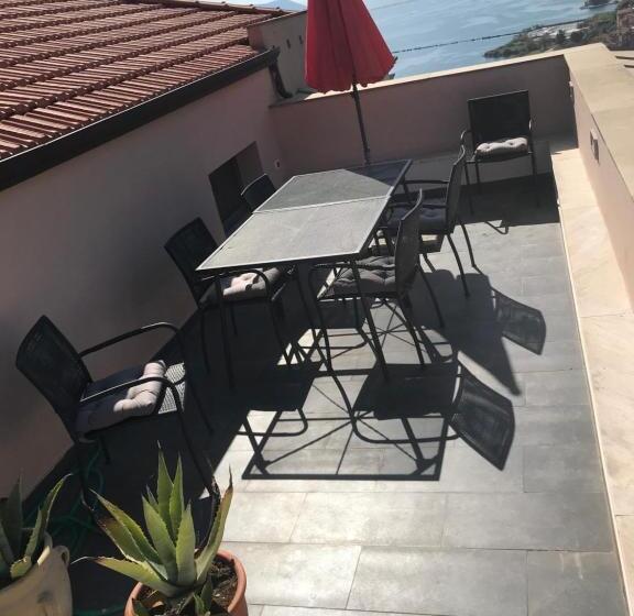 هتل Miramare Apartments&suites