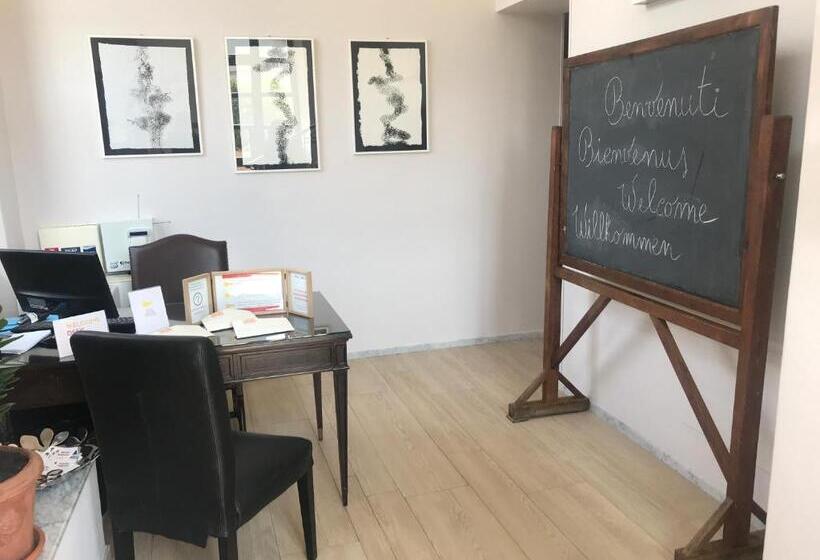 هتل Miramare Apartments&suites