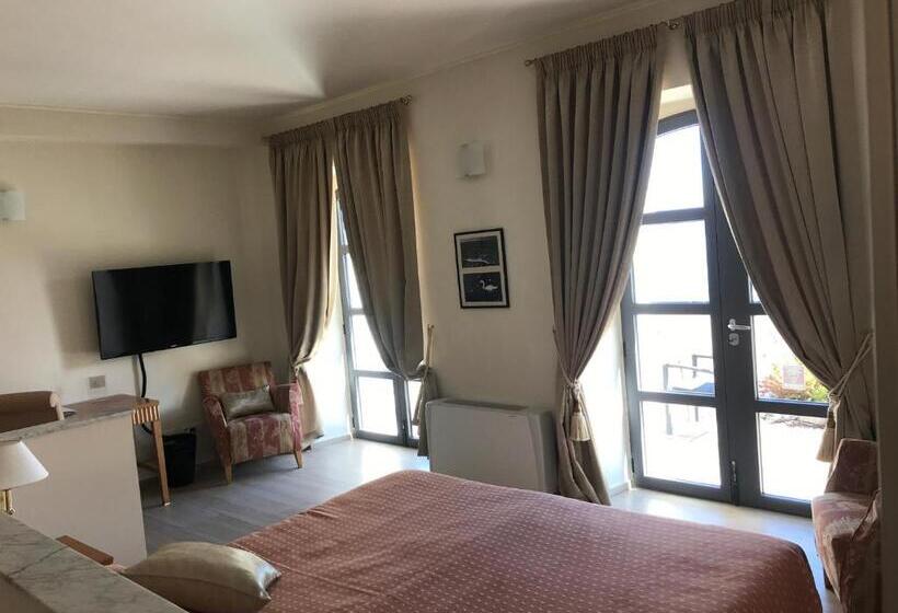 هتل Miramare Apartments&suites