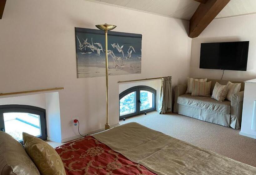 هتل Miramare Apartments&suites